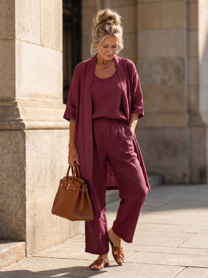 Casual three-piece set with a top and trousers for women