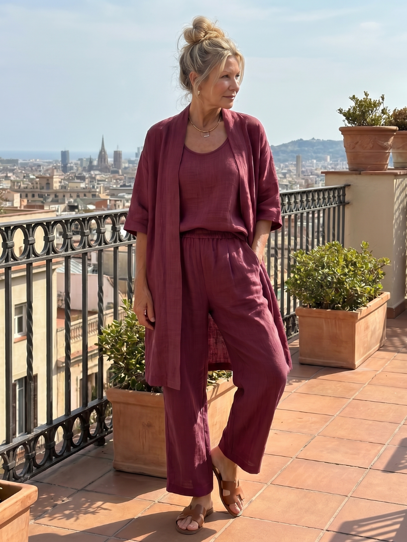 Casual three-piece set with a top and trousers for women