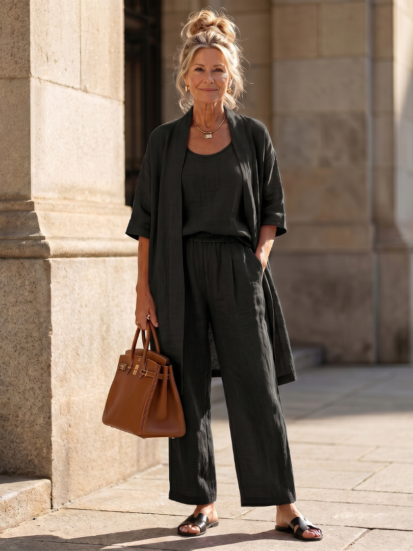 Casual three-piece set with a top and trousers for women