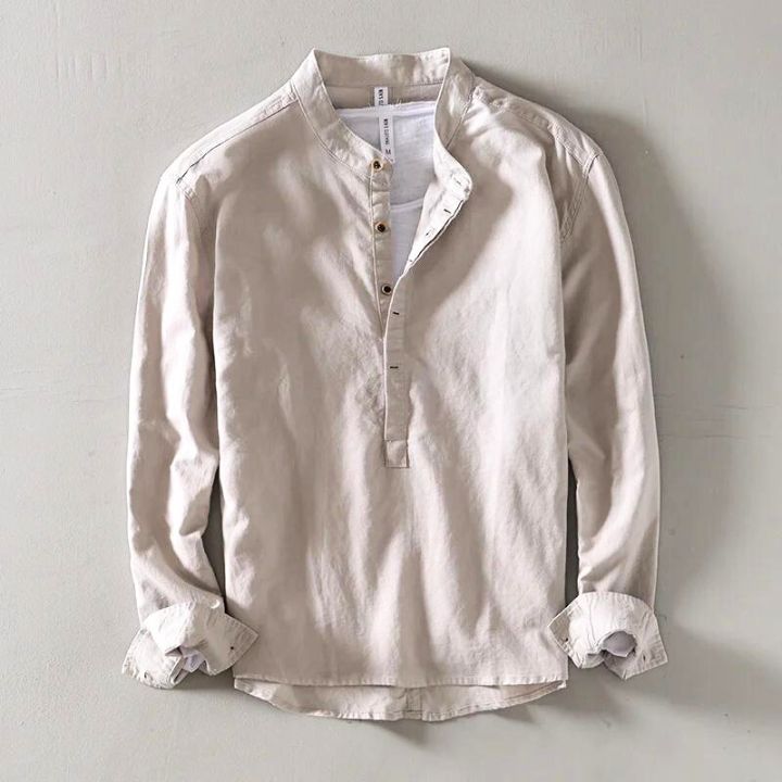 Men’s linen shirt with button closure