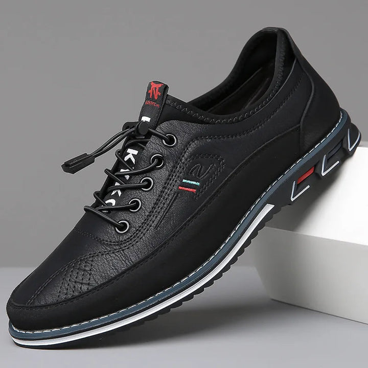 Lightweight casual shoes with laces