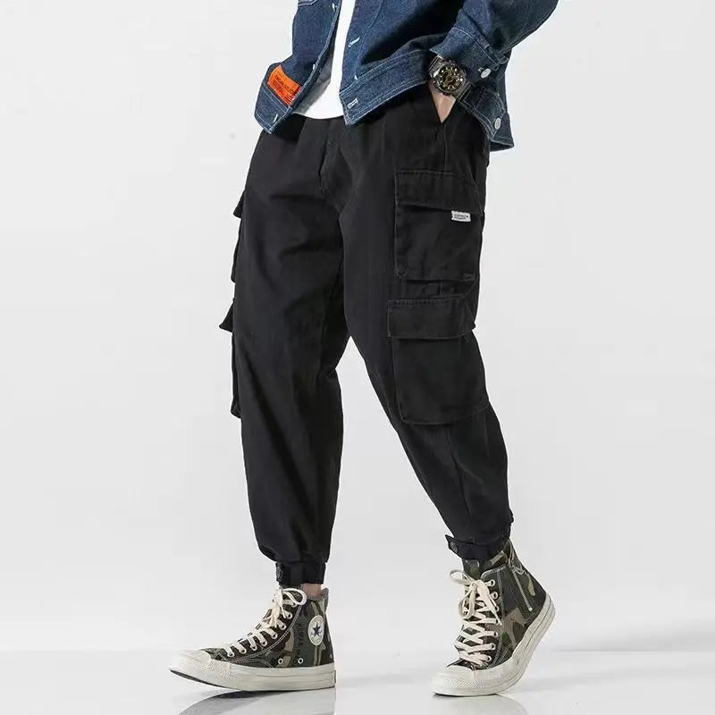 Men’s cargo trousers with flap pockets