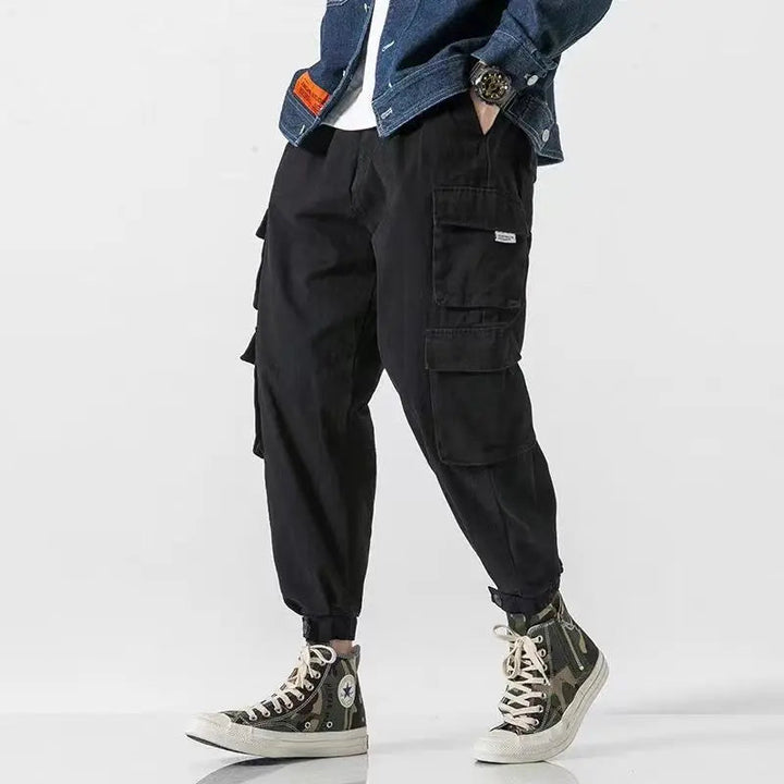 Men’s cargo trousers with flap pockets