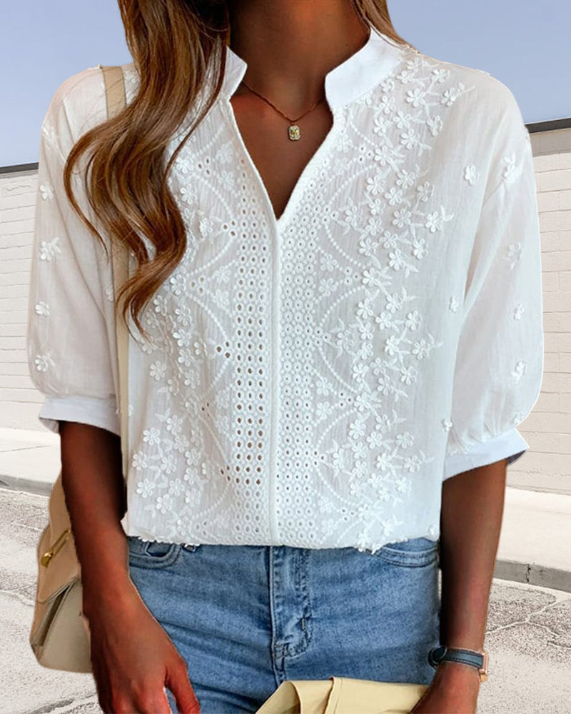 Broderet Bluse Med V-hals