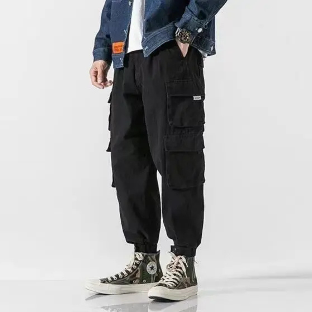 Men’s cargo trousers with flap pockets