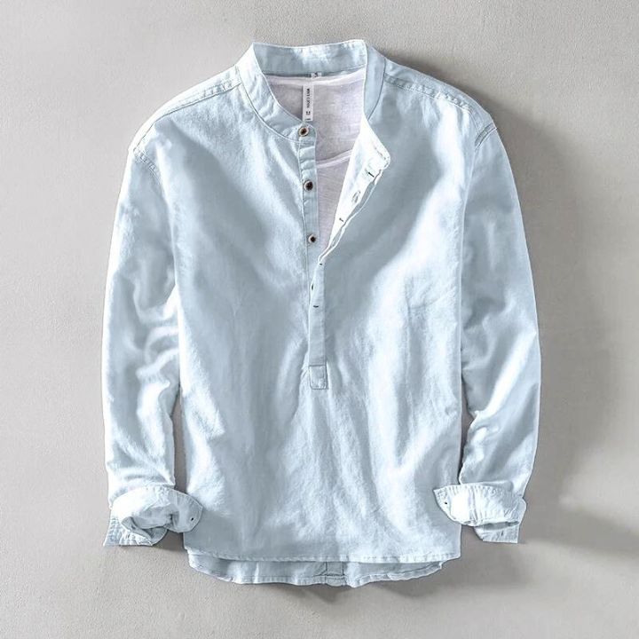 Men’s linen shirt with button closure