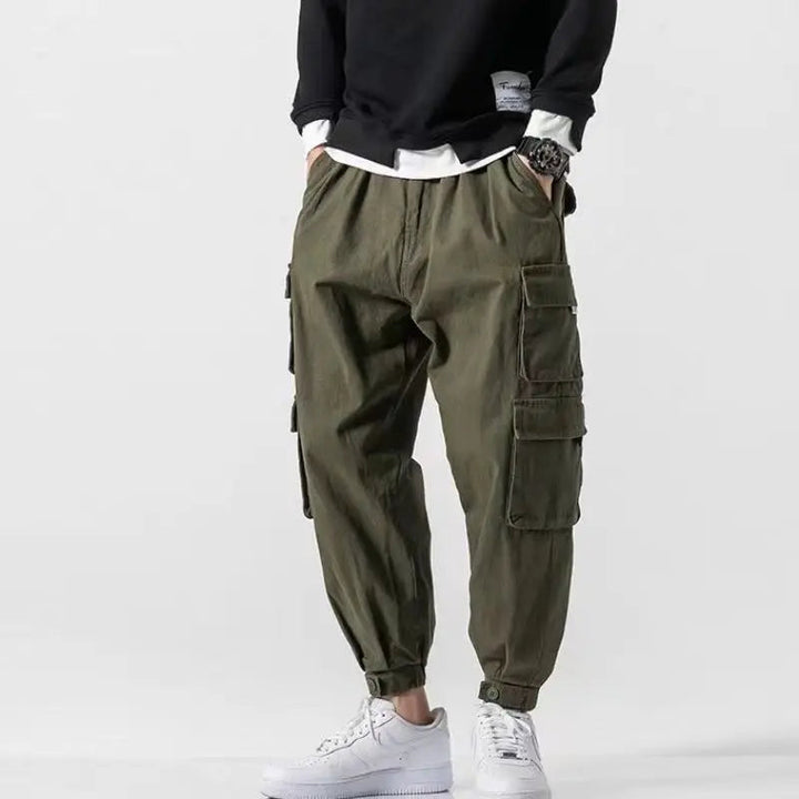 Men’s cargo trousers with flap pockets