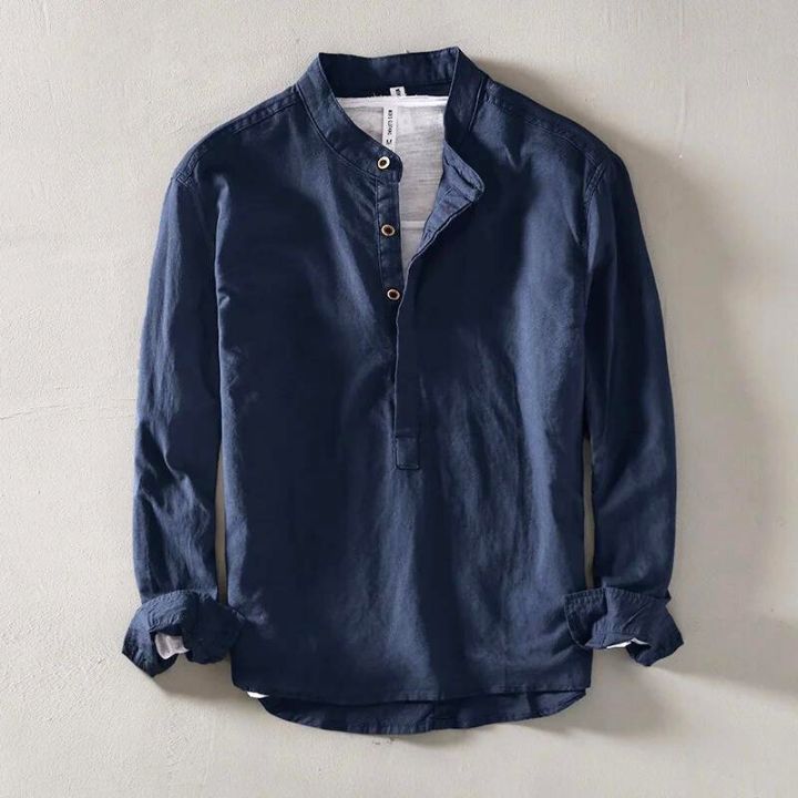 Men’s linen shirt with button closure