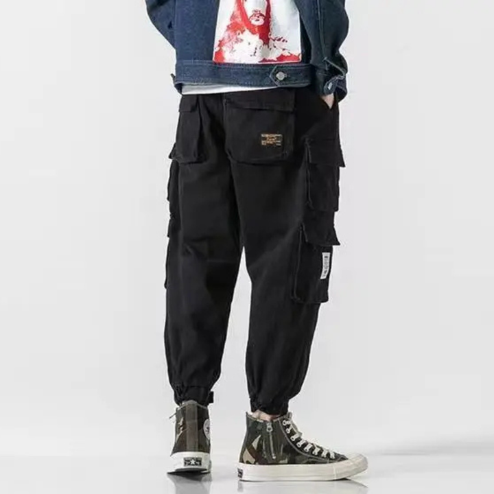 Men’s cargo trousers with flap pockets