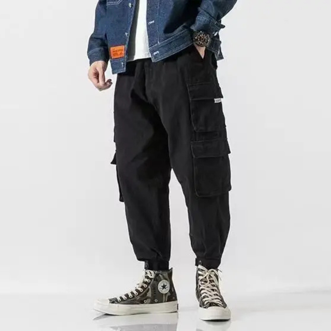 Men’s cargo trousers with flap pockets