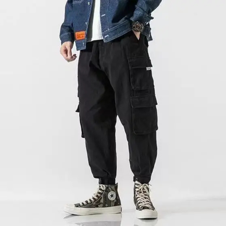 Men’s cargo trousers with flap pockets
