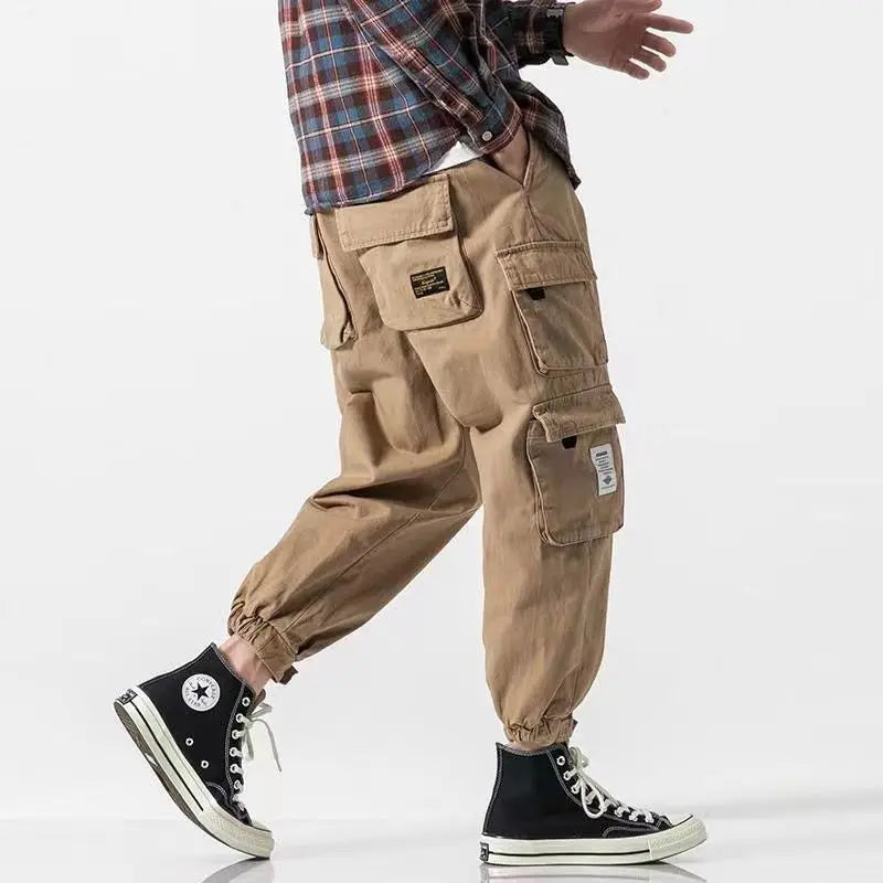 Men’s cargo trousers with flap pockets