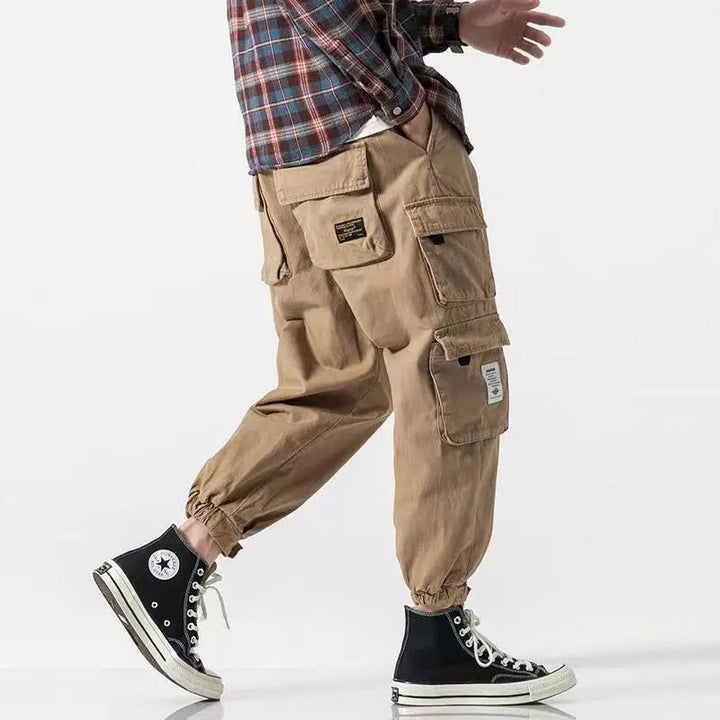 Men’s cargo trousers with flap pockets