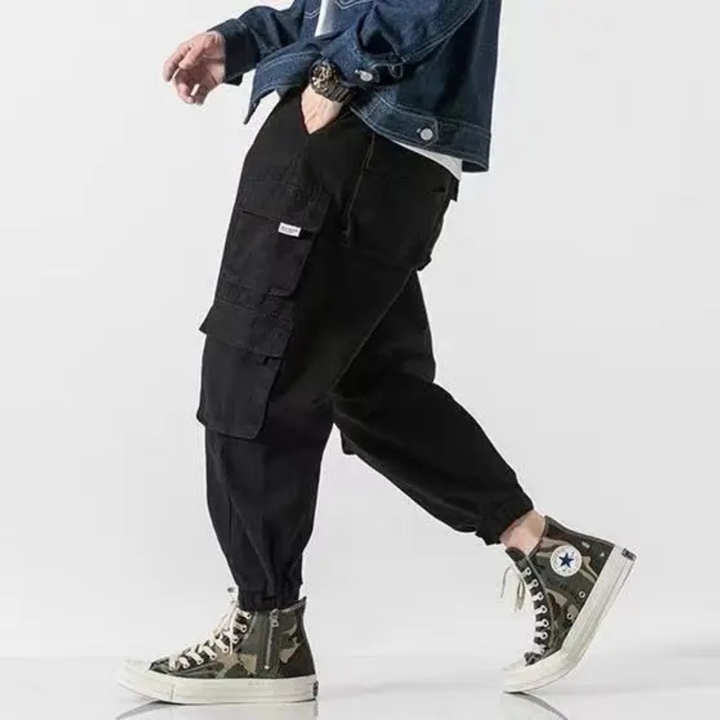 Men’s cargo trousers with flap pockets