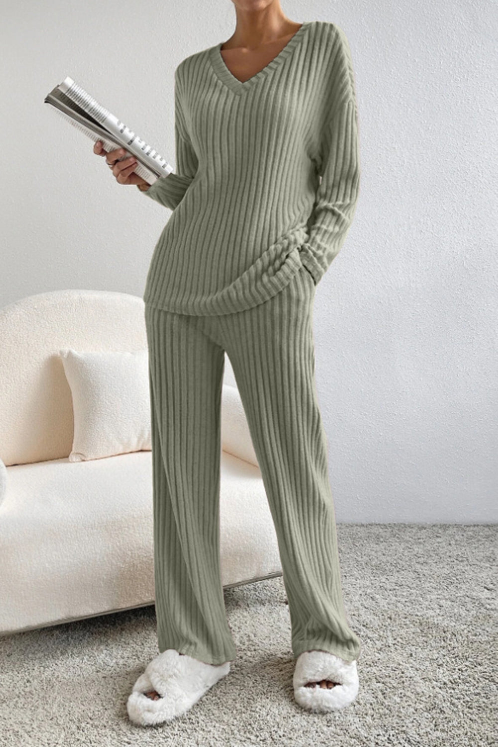 Ribbed V-neck top and trousers for women