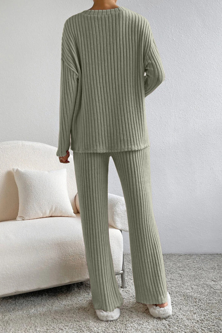 Ribbed V-neck top and trousers for women