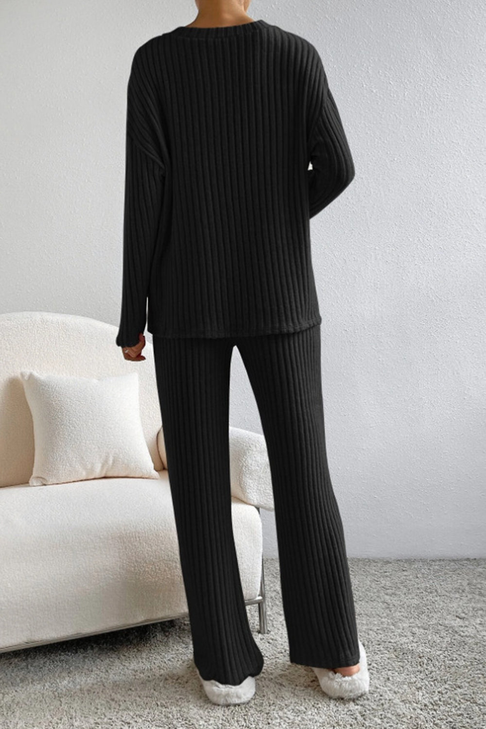 Ribbed V-neck top and trousers for women