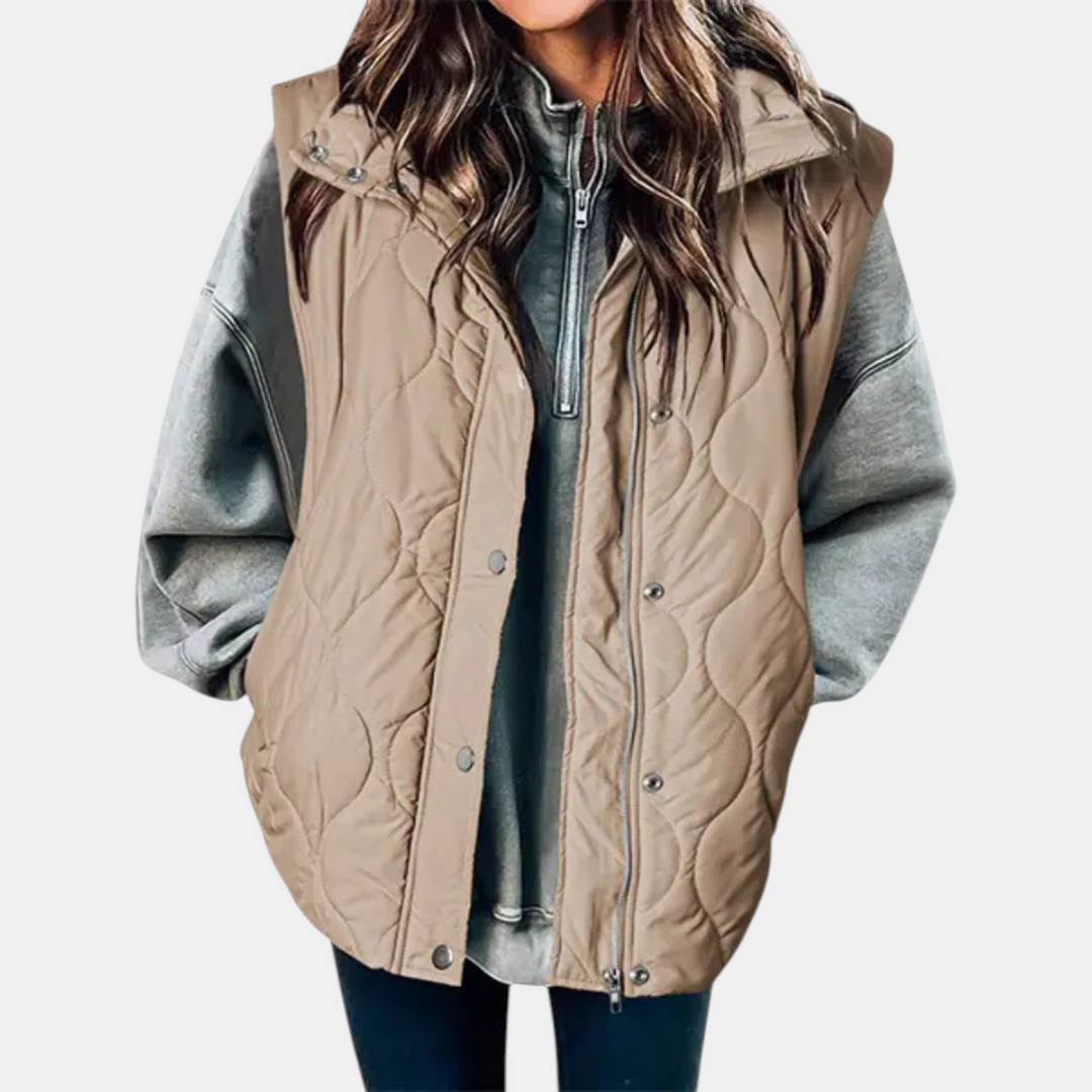 Sleeveless jacket with button closure and pockets for women