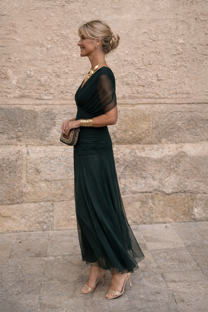 Women's V-neck dress with a ruched waist