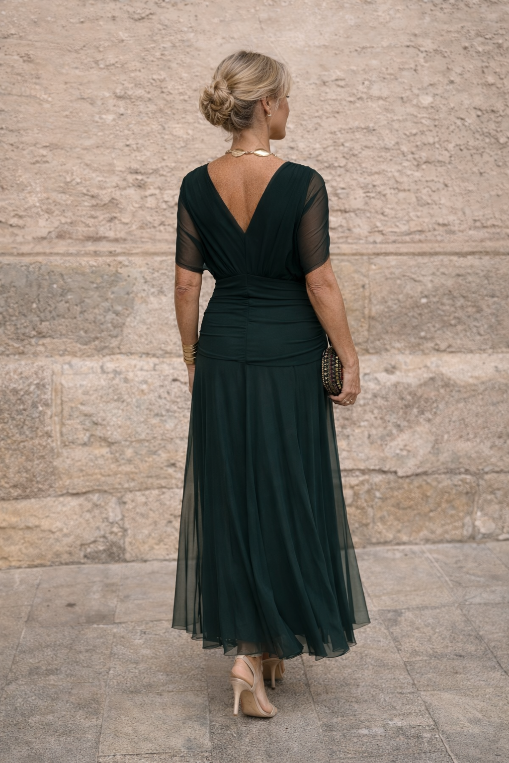 Elegant maxi dress with a sweetheart neckline for women
