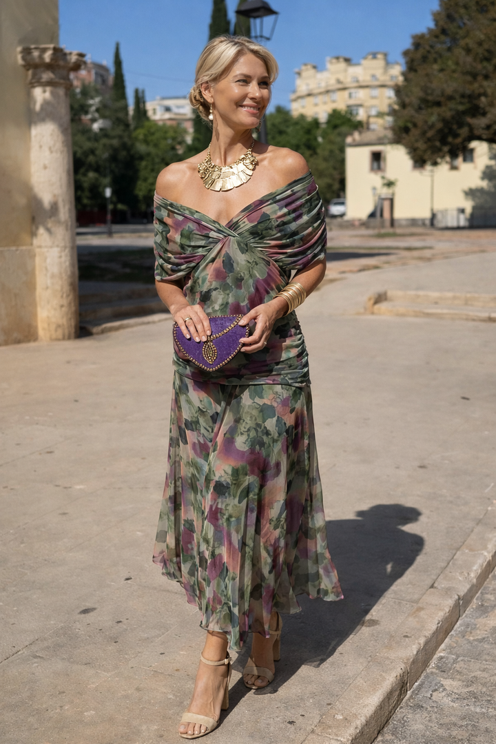 Women's V-neck dress with a ruched waist