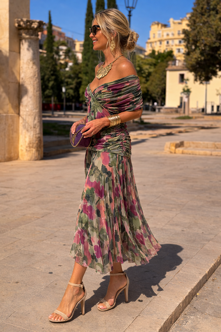 Women's V-neck dress with a ruched waist