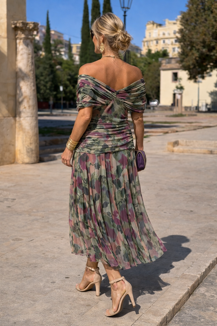 Women's V-neck dress with a ruched waist