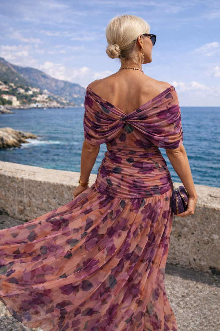 Women's V-neck dress with a ruched waist