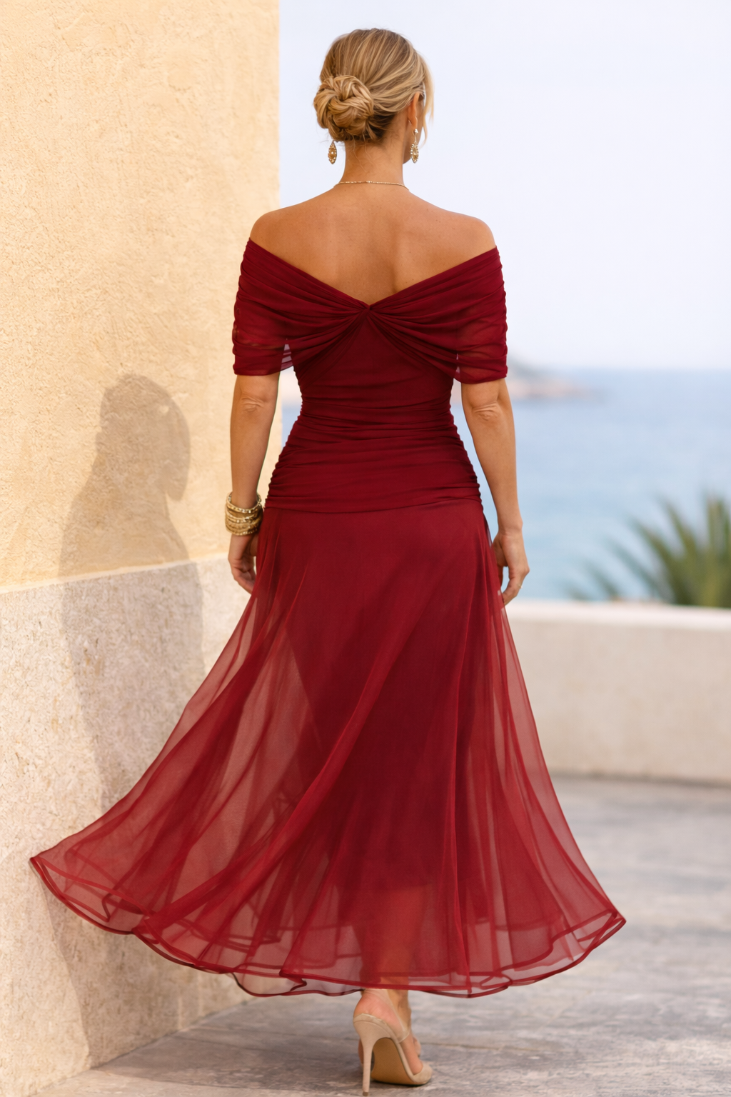 Women's V-neck dress with a ruched waist