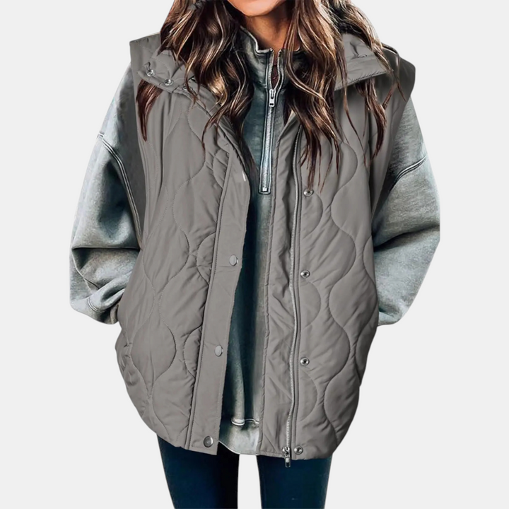 Sleeveless jacket with button closure and pockets for women