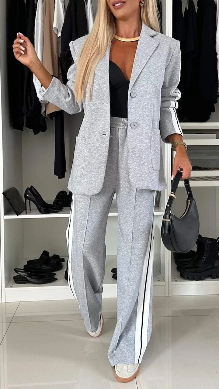 Dame jakkesæt med blazer og bukser i løs pasform