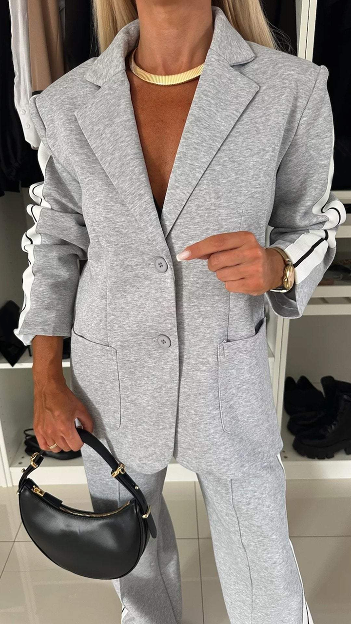 Dame jakkesæt med blazer og bukser i løs pasform