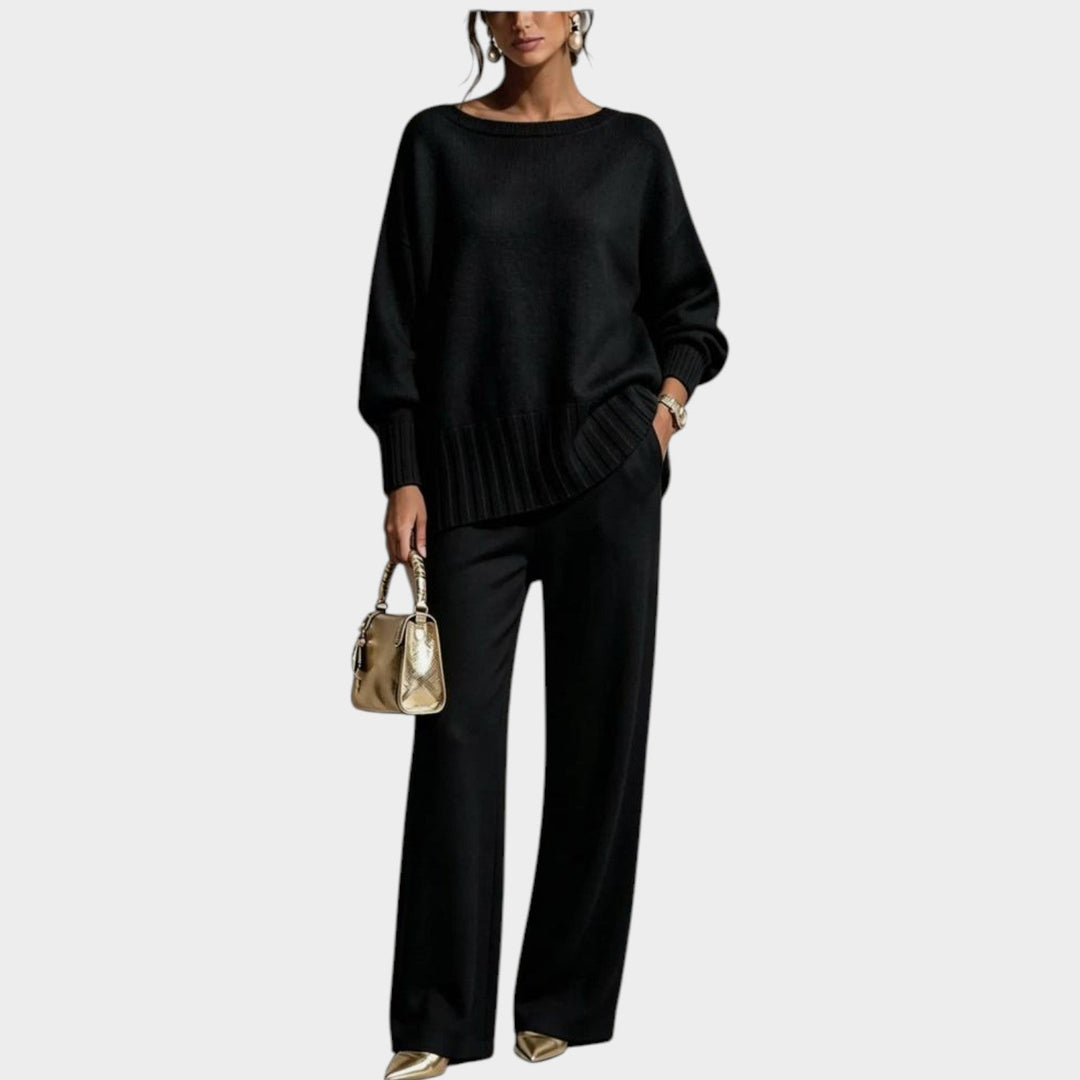 Strikset til damer med løstsiddende sweater og vidde bukser