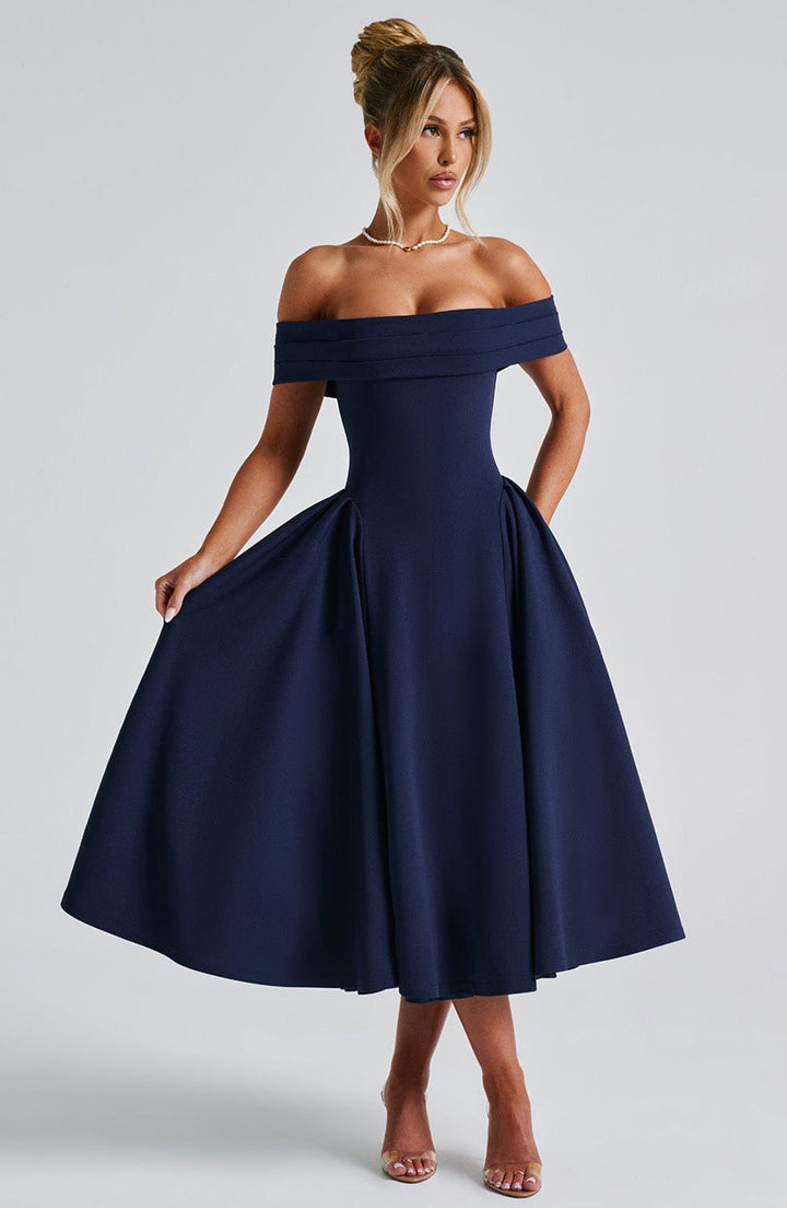 Off-shoulder midikjole med vidt skørt til damer