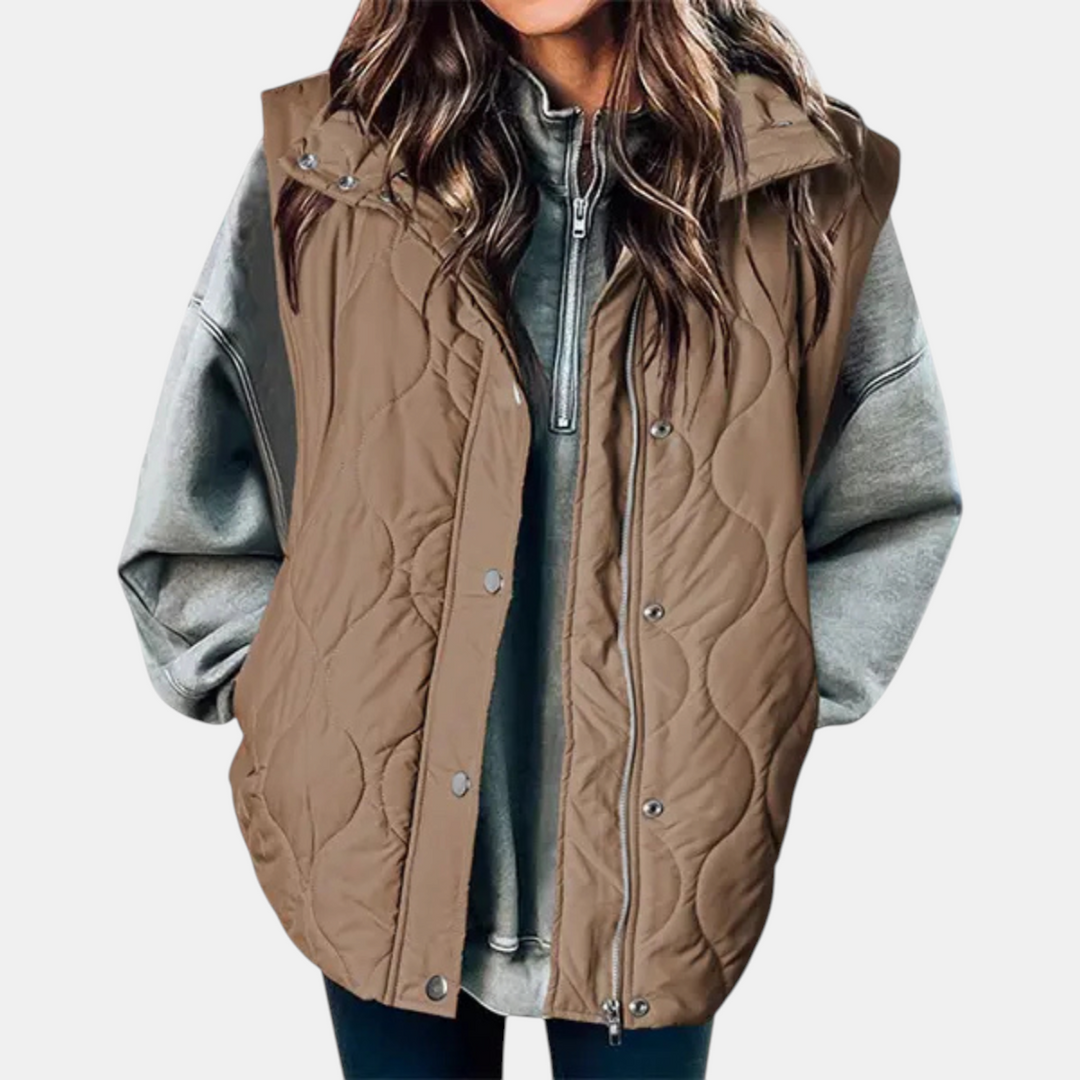 Sleeveless jacket with button closure and pockets for women