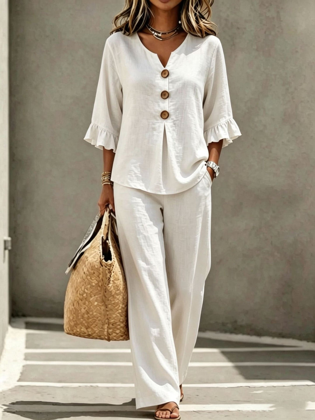 Relaxed linen set with women's top and trousers