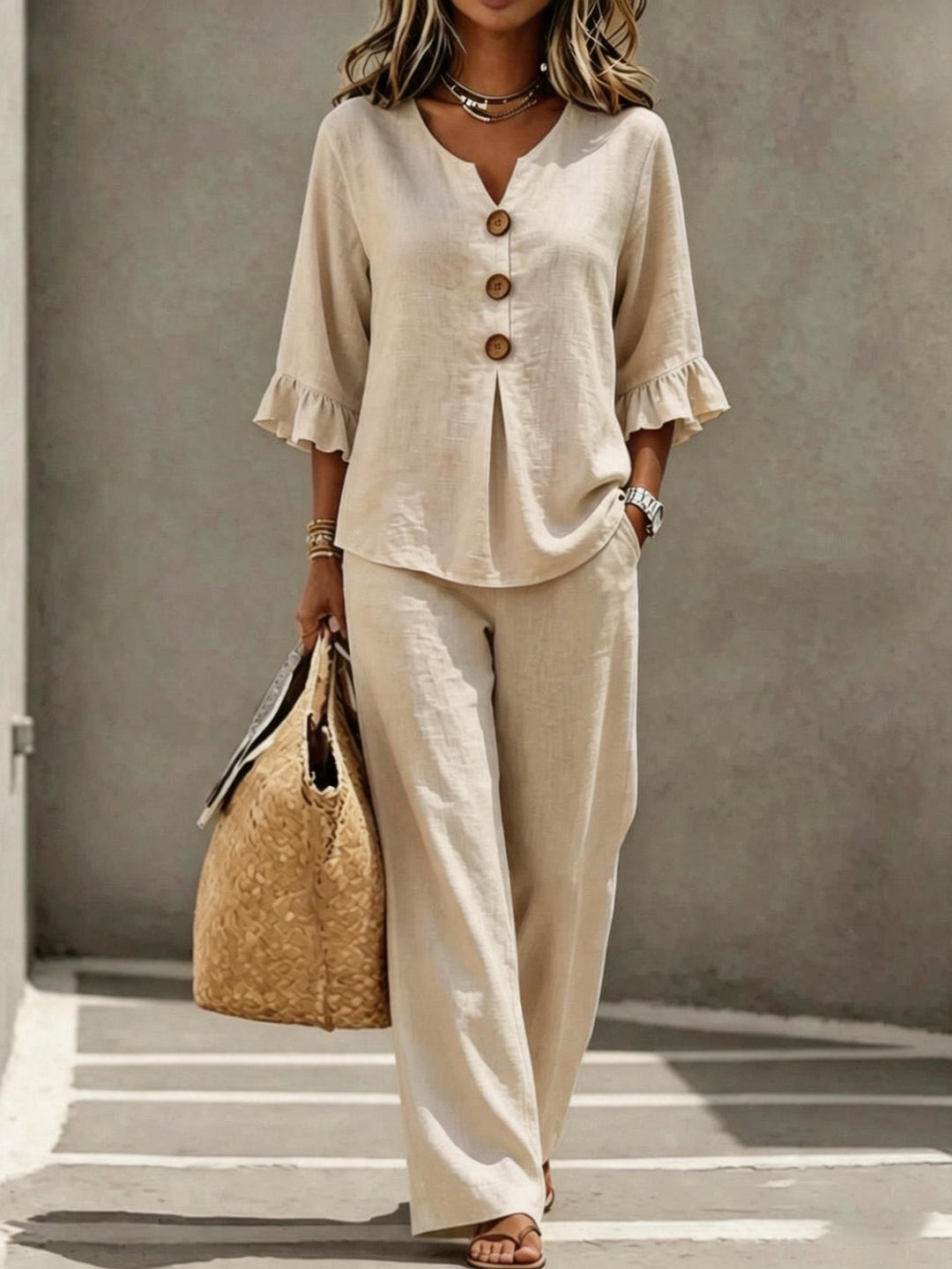 Relaxed linen set with women's top and trousers