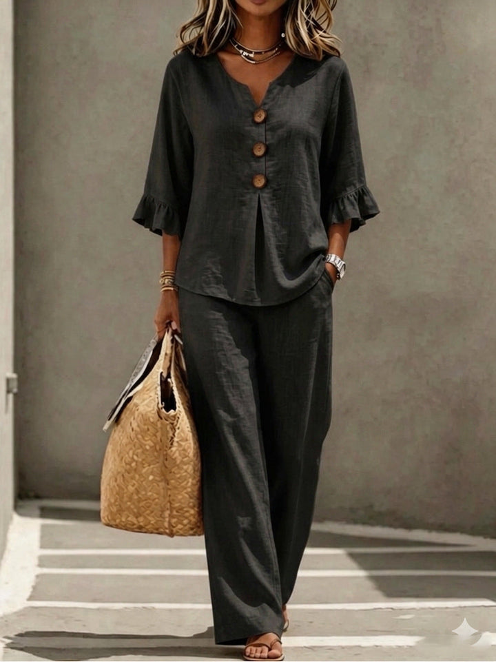 Relaxed linen set with women's top and trousers
