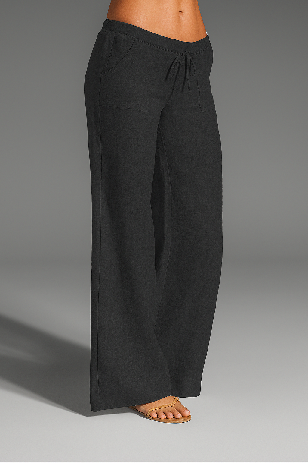 Relaxed linen trousers with wide legs for women