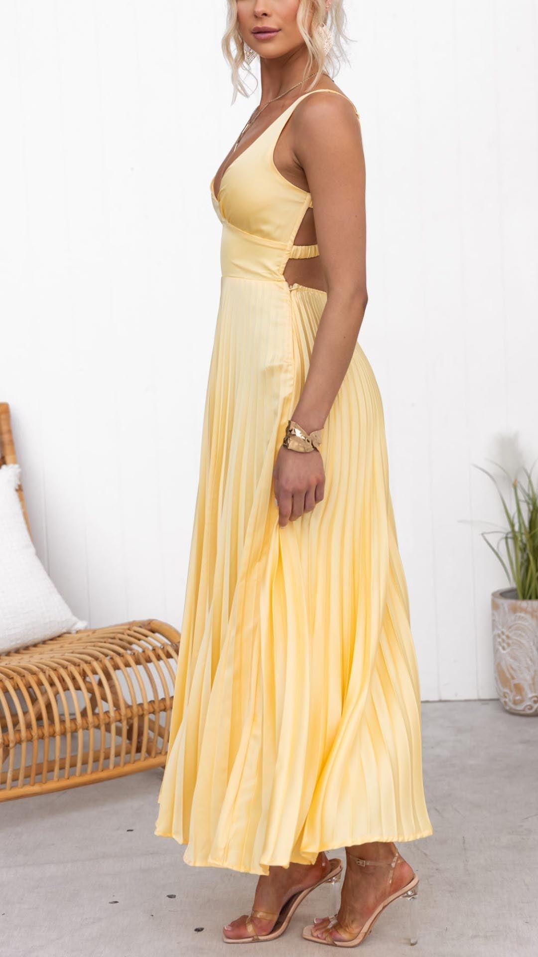 Yellow pleated maxi dress with V-neck for women