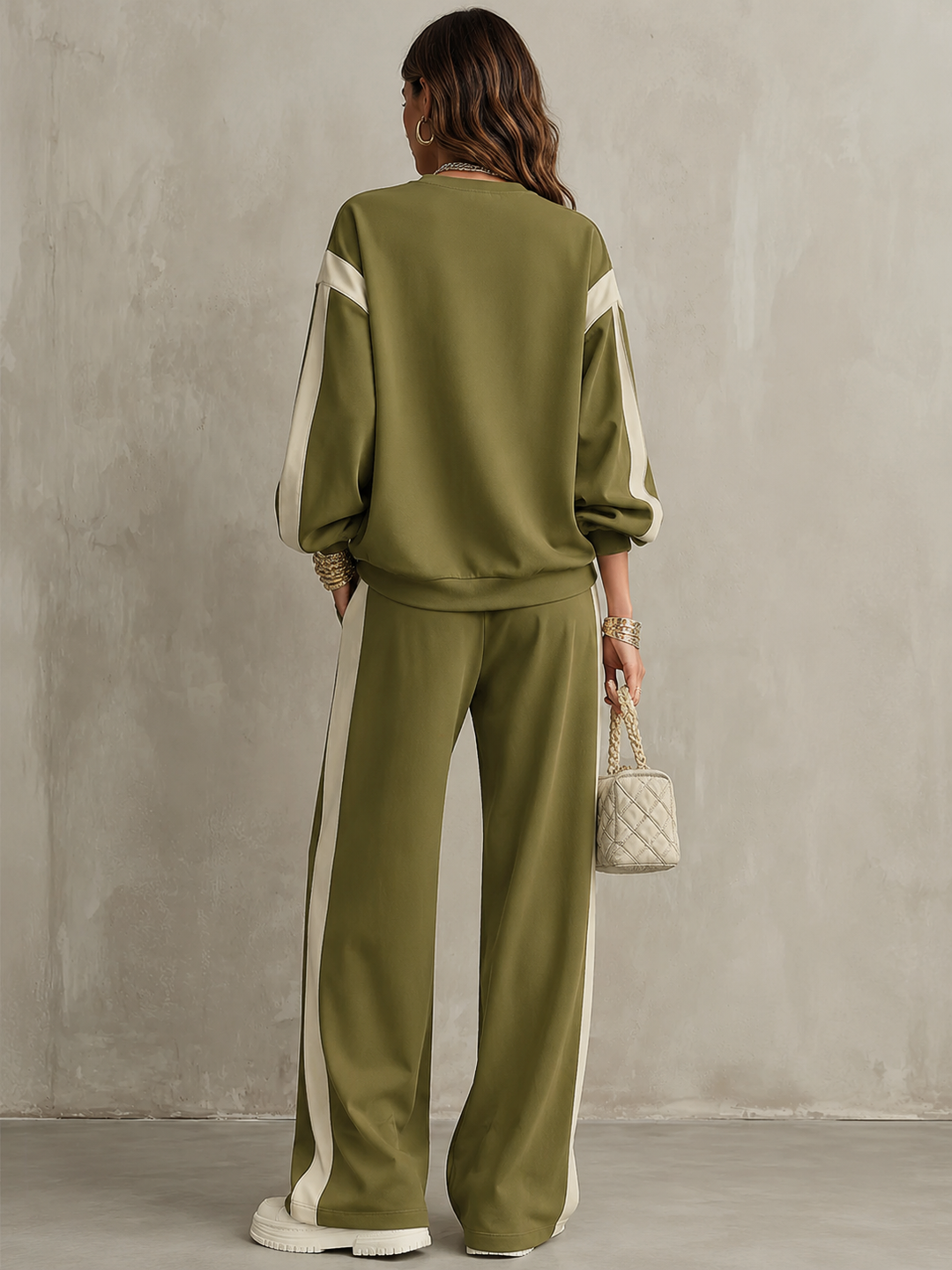 Set with Crew-Neck Sweatshirt and Wide-Leg Pants for Women