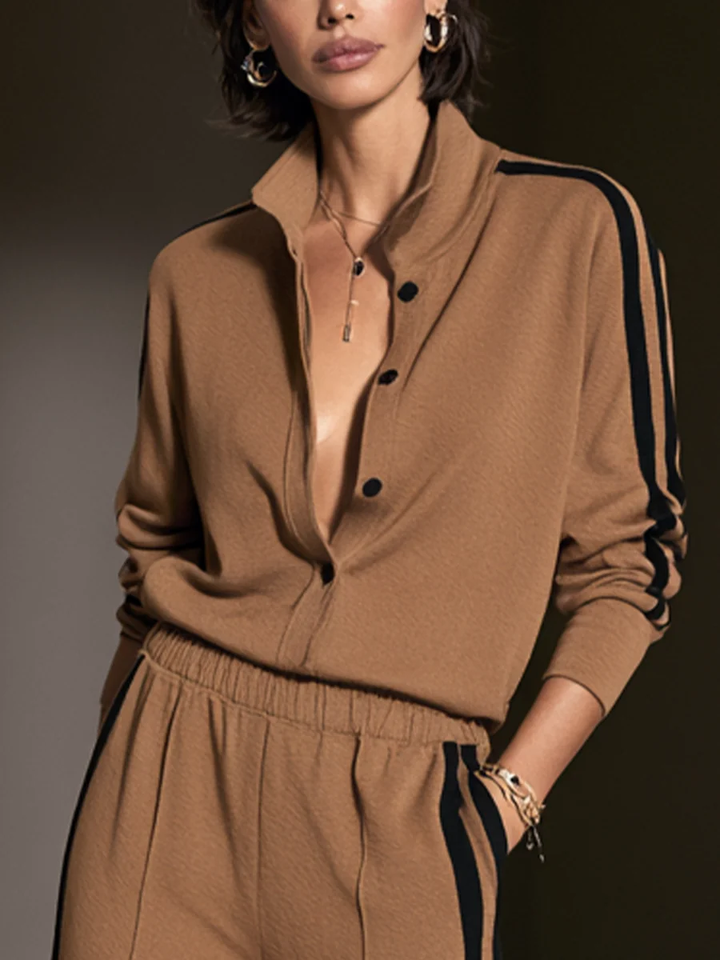 Top with Simple Buttons and Wide-Leg Pants for Women