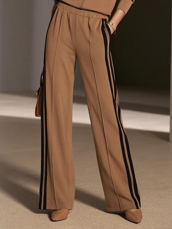 Top with Simple Buttons and Wide-Leg Pants for Women