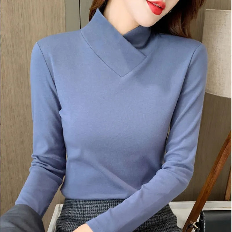 Chic turtleneck T-shirt for women