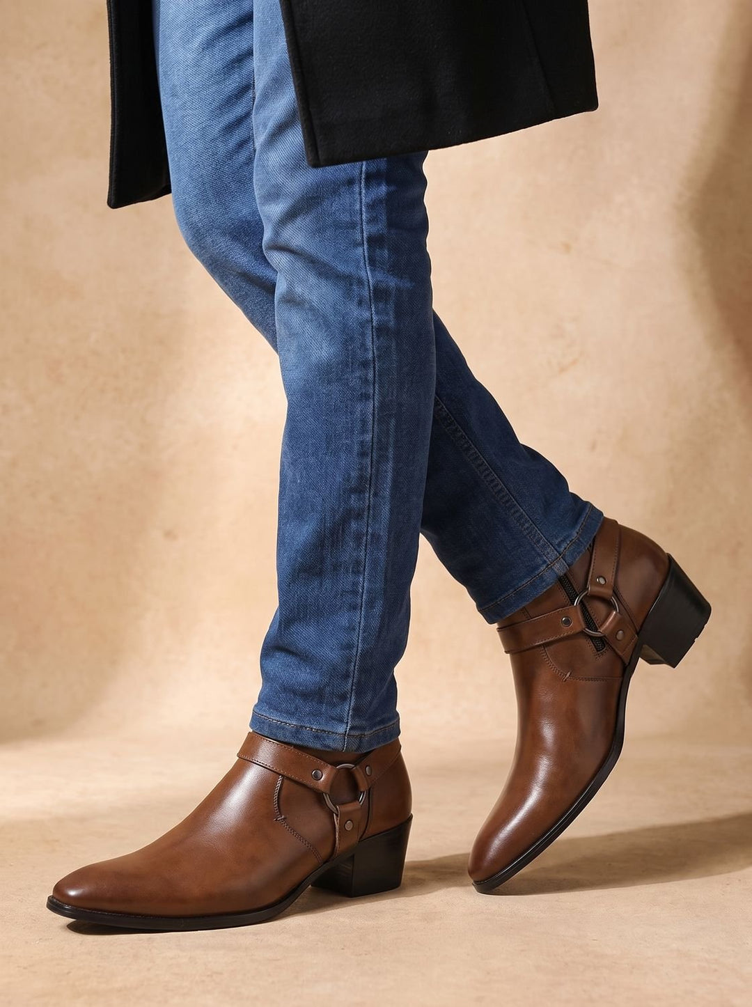 Leather boots with a strap and pointed toe for men