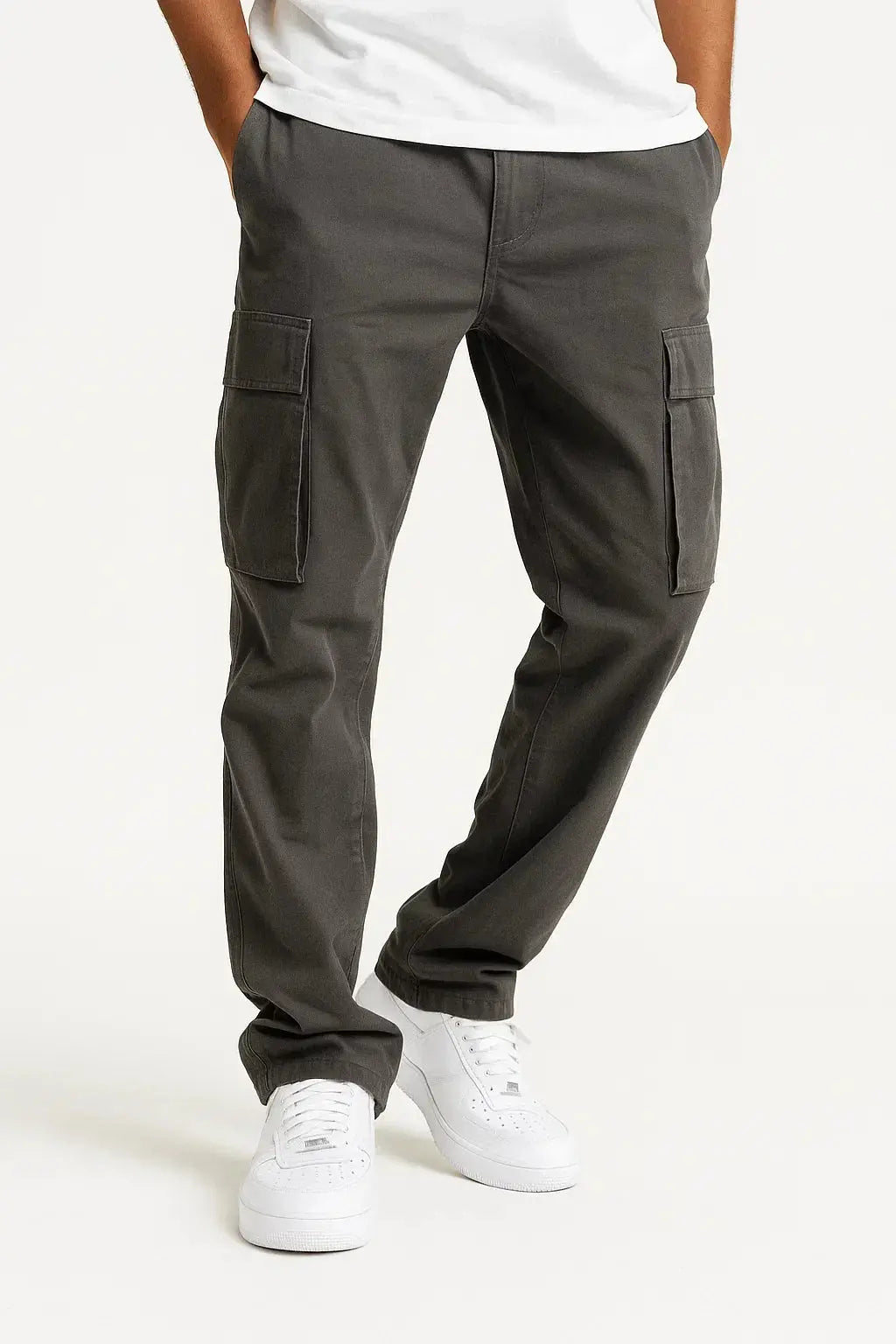 Men’s cargo trousers with side pockets