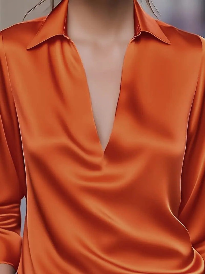 Satinbluse til kvinder med V-hals og lange ærmer