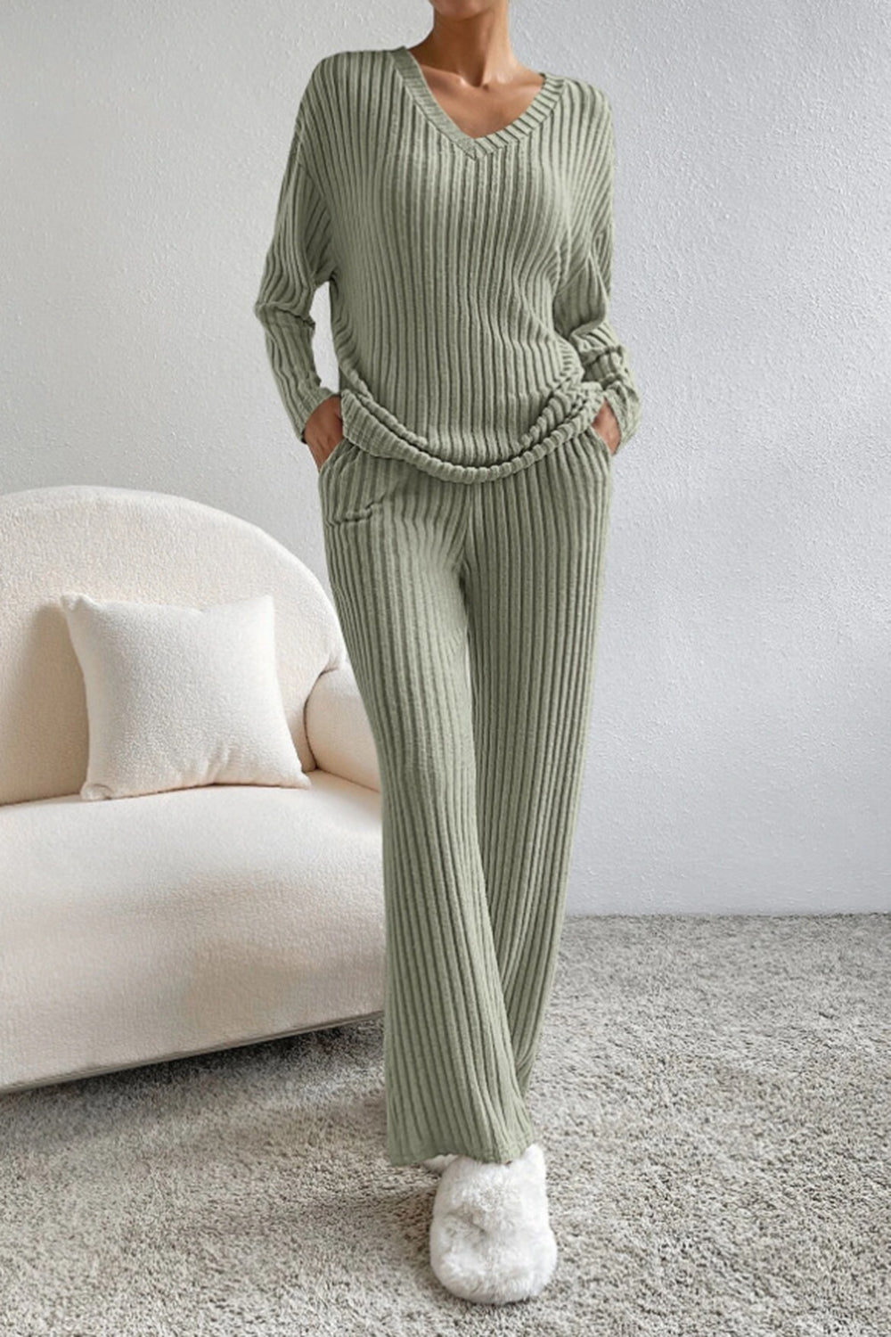 Ribbed V-neck top and trousers for women