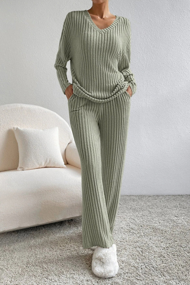Ribbed V-neck top and trousers for women