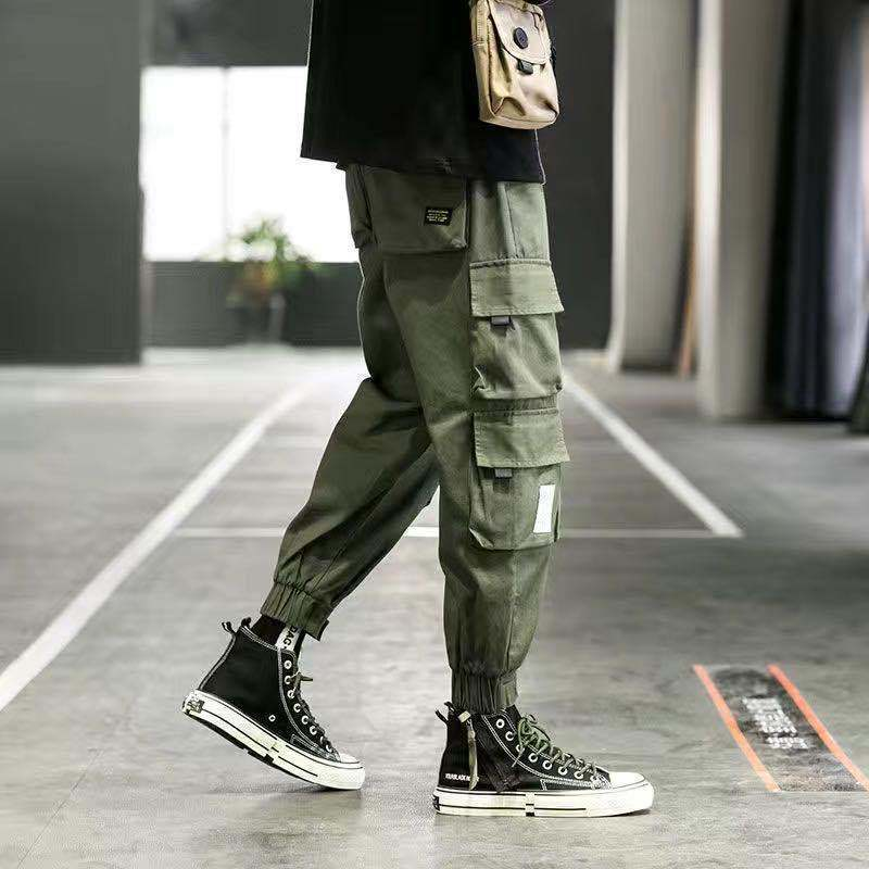 Men’s cargo trousers with flap pockets